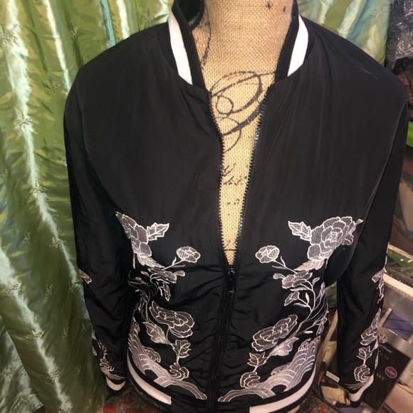 Forever 21 Bomber jacket💕 - Picture 8 of 8